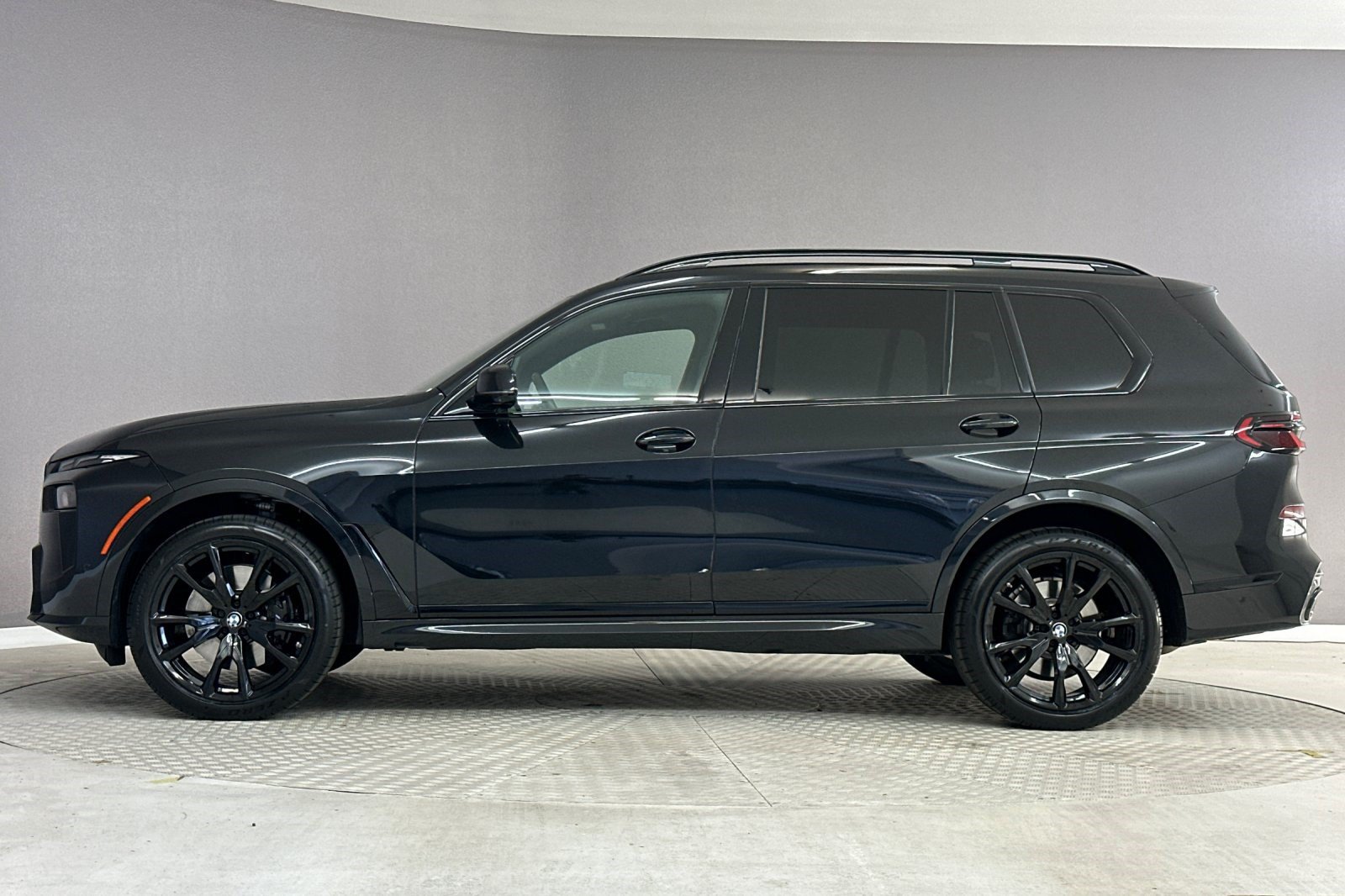 Certified 2025 BMW X7 xDrive40i w/ M Sport Package AWD/4WD image 2