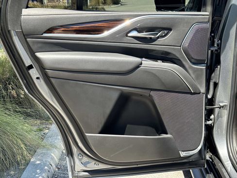 Used 2021 Cadillac Escalade Luxury RWD image 13