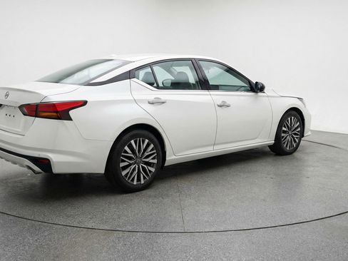 Used 2025 Nissan Altima 2.5 SV image 9