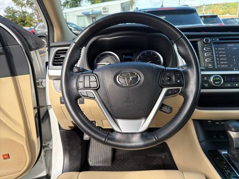 Used 2019 Toyota Highlander Limited image 26
