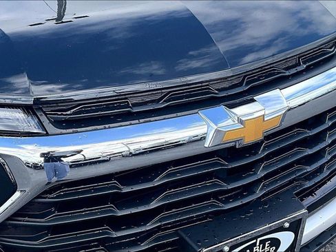 Used 2025 Chevrolet TrailBlazer LT AWD/4WD image 31