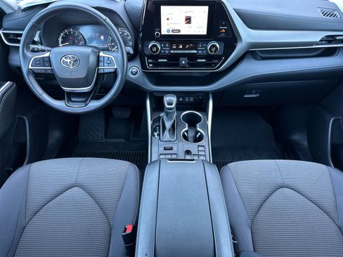 Used 2024 Toyota Highlander LE image 14