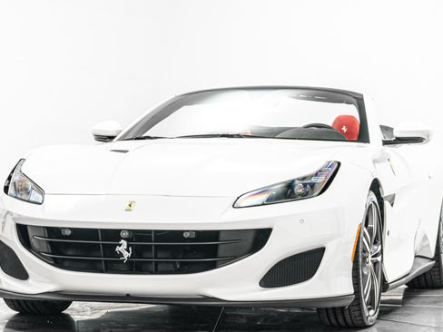 Used 2019 Ferrari Portofino RWD image 5