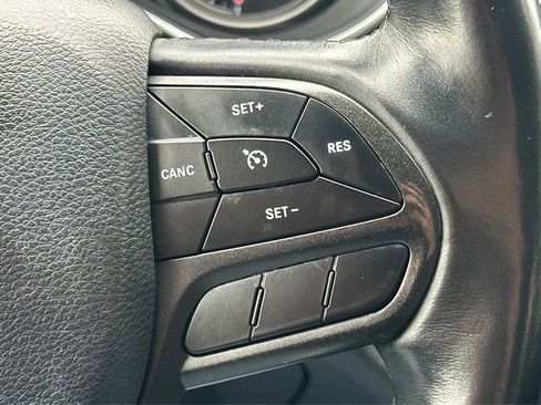 Used 2019 Jeep Cherokee Trailhawk w/ Cold Weather Group image 34