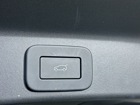 Used 2025 Jaguar F-PACE R-Dynamic S image 30