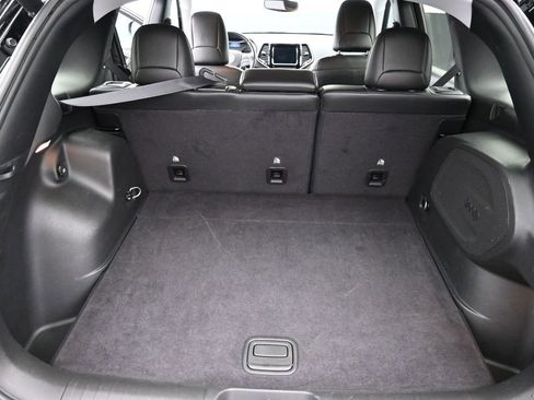 Used 2020 Jeep Cherokee Limited image 14