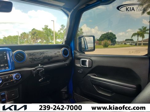Used 2021 Jeep Gladiator Sport AWD/4WD image 17