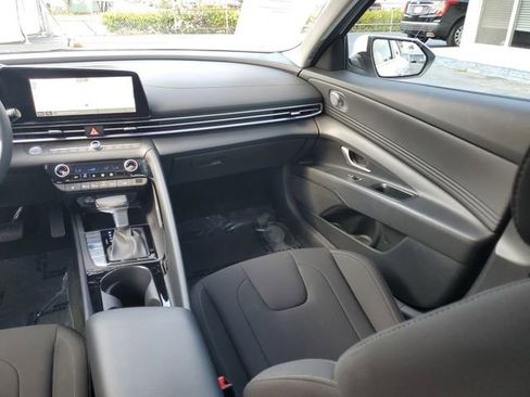 Used 2025 Hyundai Elantra SEL FWD image 24