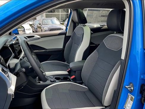 New 2025 Volkswagen Taos SE image 10