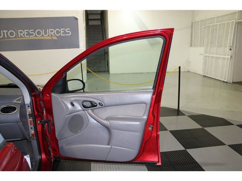 Used 2002 Ford Focus ZX5 Hatchback image 20