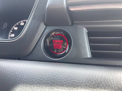 Used 2025 Honda Pilot TrailSport image 30
