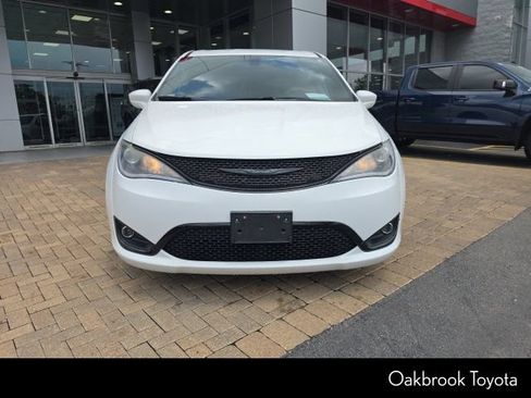 Used 2019 Chrysler Pacifica Touring Plus w/ S Appearance Package FWD image 6
