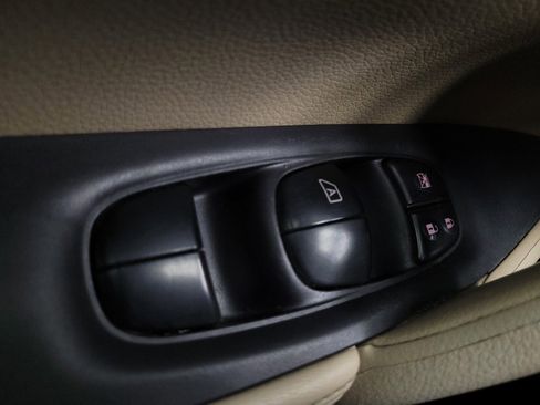 Used 2019 Nissan Rogue SV image 26