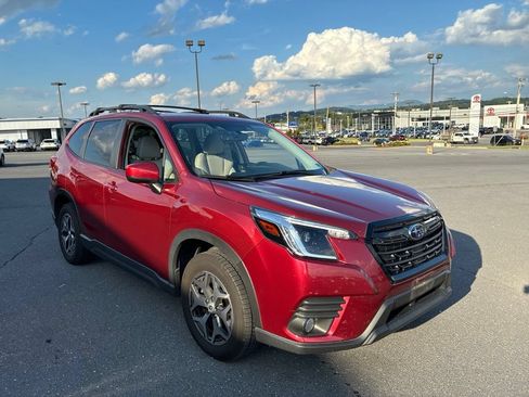 Certified 2022 Subaru Forester Premium AWD/4WD image 4