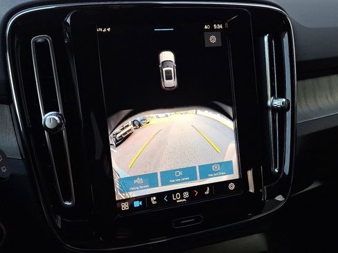 Certified 2024 Volvo XC40 B5 Core image 17