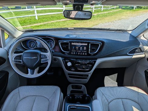 Used 2020 Chrysler Pacifica Limited FWD image 34