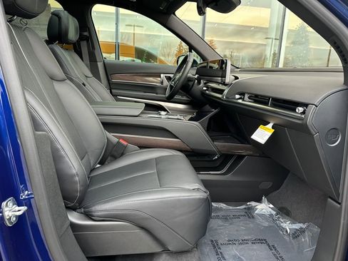 New 2026 Cadillac Vistiq Sport image 10