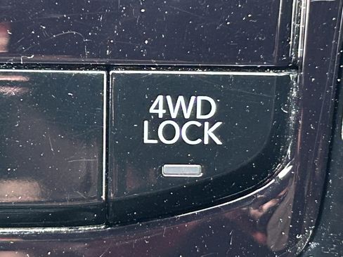 Certified 2024 Jeep Compass Limited image 32