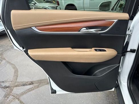 Used 2017 Cadillac XT5 Platinum AWD/4WD image 18