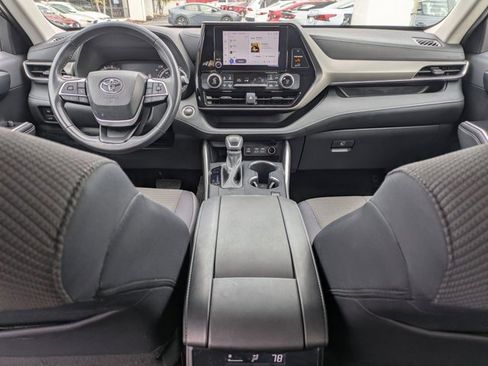 Used 2024 Toyota Highlander LE image 19