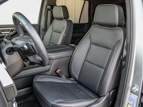 Used 2025 GMC Yukon Elevation w/ LPO, Yukon Black Package AWD/4WD image 19