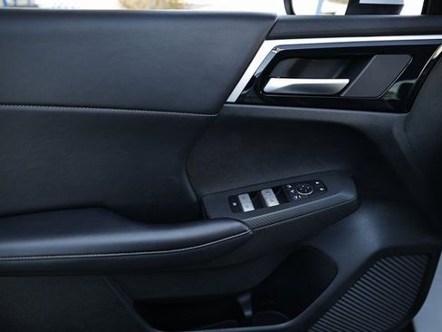 Used 2024 Mitsubishi Outlander SE image 14