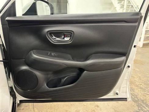 Used 2023 Honda HR-V LX image 17