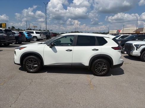 Used 2024 Nissan Rogue S FWD image 3