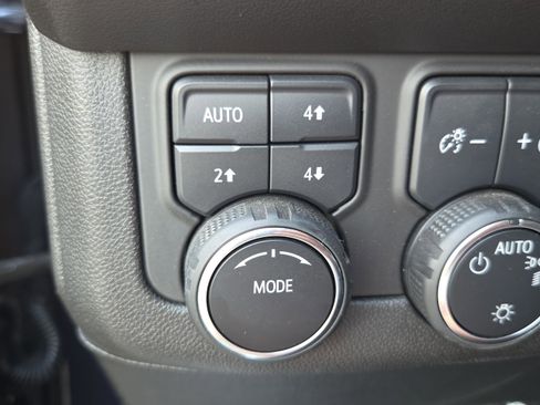 Used 2024 Chevrolet Tahoe Z71 w/ Luxury Package image 28