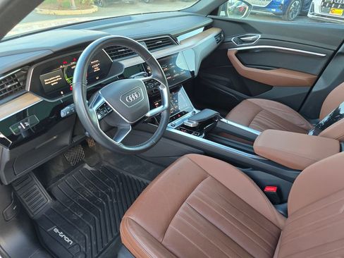 Used 2024 Audi Q8 e-tron Premium Plus image 9