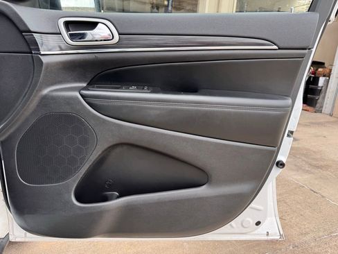 Used 2021 Jeep Grand Cherokee Limited image 21