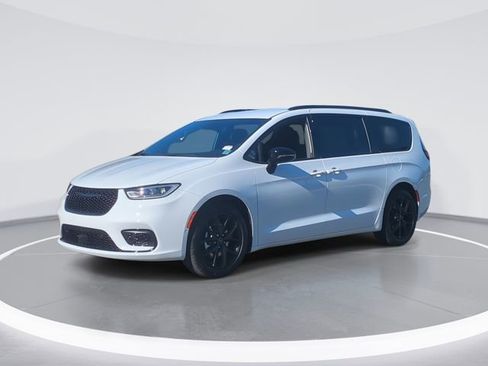 New 2026 Chrysler Pacifica Select w/ S Appearance Package FWD image 1