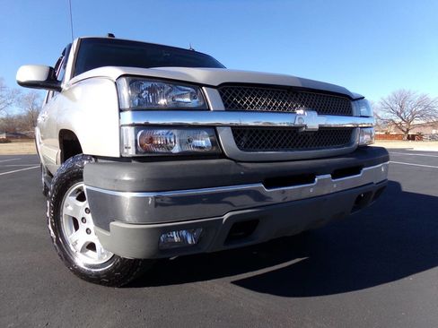 Used 2005 Chevrolet Avalanche Z71 w/ Sun And Sound Package image 6