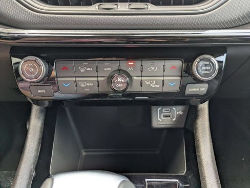 New 2026 Jeep Compass Latitude AWD/4WD image 13