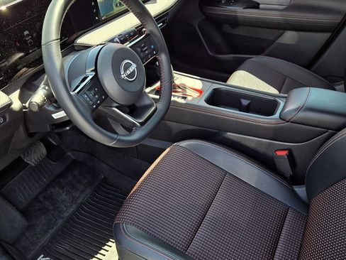 Used 2025 Nissan Kicks SR w/ Illumination Package image 17