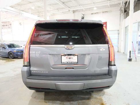 Used 2018 Cadillac Escalade Premium Luxury AWD/4WD image 9