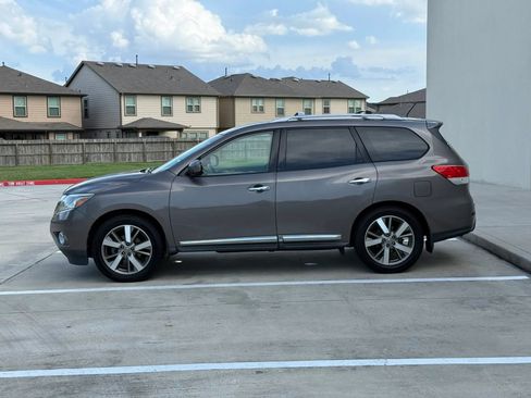 Used 2014 Nissan Pathfinder Platinum FWD image 4
