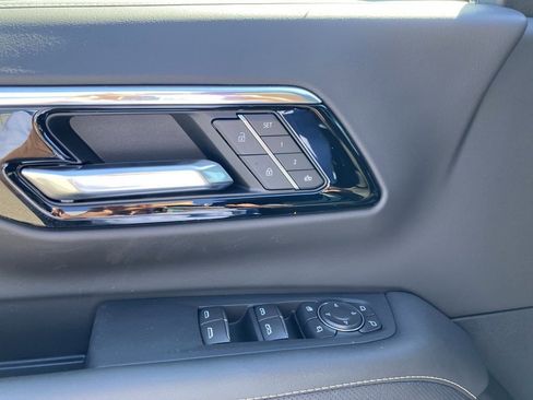 New 2025 Chevrolet Suburban Premier image 20