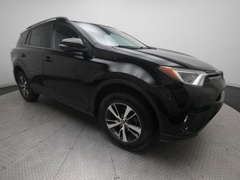 Used 2018 Toyota RAV4 XLE AWD/4WD image 33