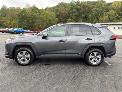 Used 2022 Toyota RAV4 XLE w/ Convenience Package AWD/4WD image 3