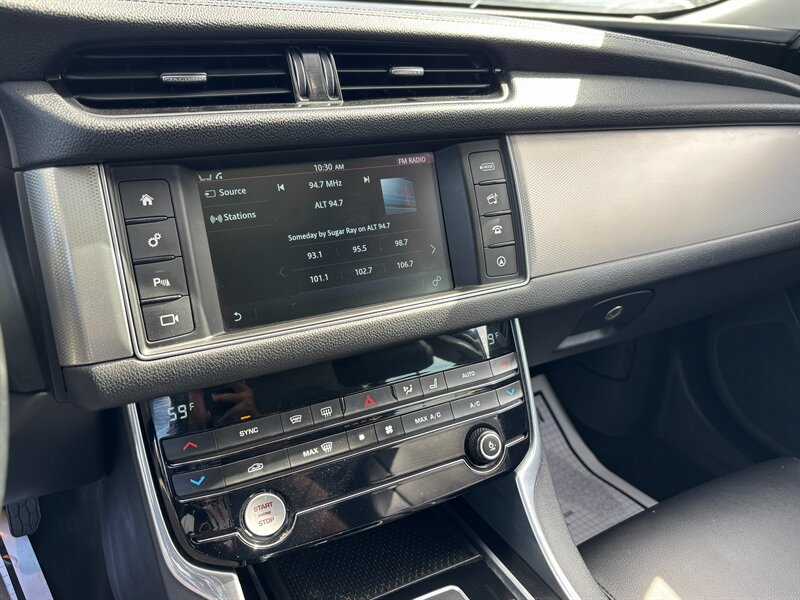 Used 2017 Jaguar XF Premium RWD image 15