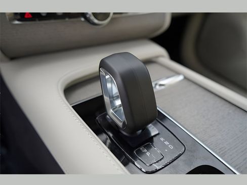 New 2025 Volvo XC90 T8 Plus w/ Protection Package Premier image 18