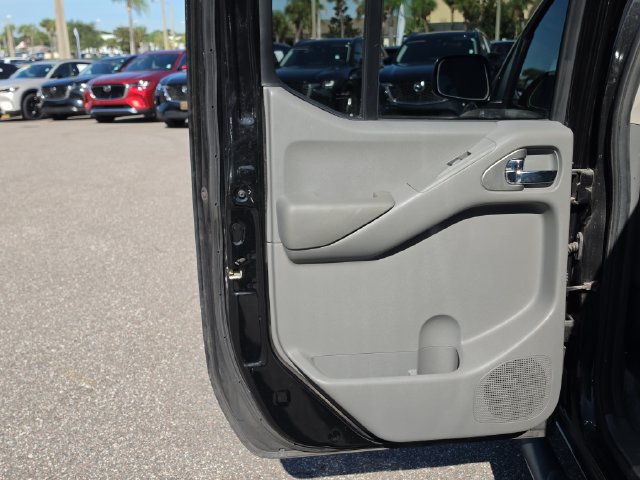 Used 2017 Nissan Frontier SV w/ SV Value Truck Package RWD image 13