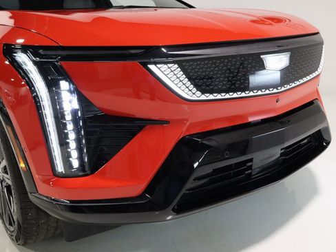 Used 2025 Cadillac Optiq Sport 2 w/ LPO, Floor Liner Package image 32