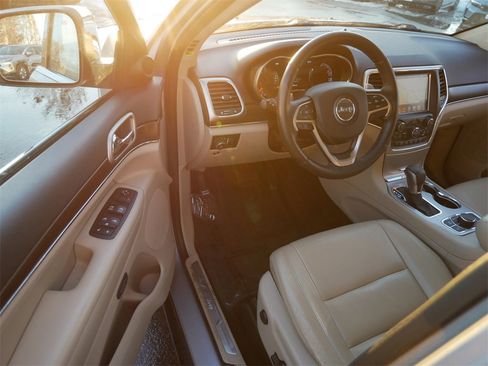 Used 2017 Jeep Grand Cherokee Limited w/ Trailer Tow Group IV image 18