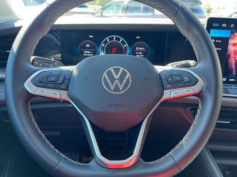Used 2026 Volkswagen Tiguan SE FWD image 25