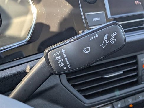 Used 2024 Volkswagen Jetta SE image 25