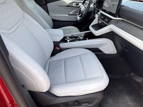 Used 2025 Ford Explorer Platinum w/ LUX Leather Package image 13