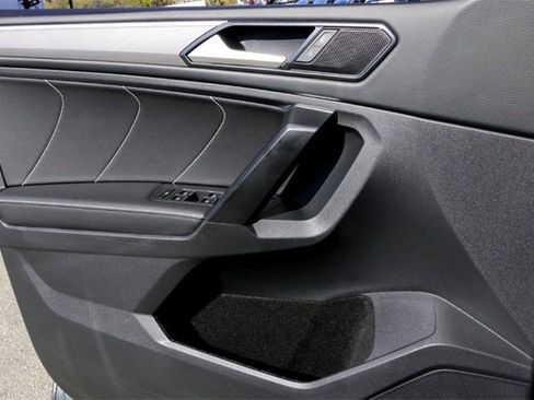 Used 2023 Volkswagen Tiguan SE R-Line image 21