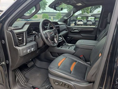 Used 2025 GMC Sierra 2500 AT4 w/ AT4 Premium Plus Package AWD/4WD image 14